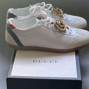 Preowned low top Gucci sneakers size 9